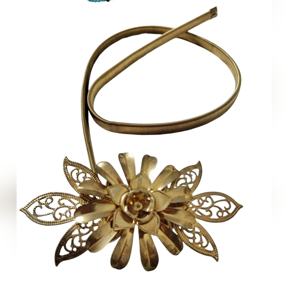 Vintage Gold Toned‎ Metal Stretch Flower Belt , Y2K, 80's Hippie Coquette